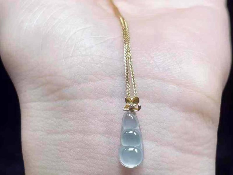 Nên đeo trang sức ngọc đúng cách