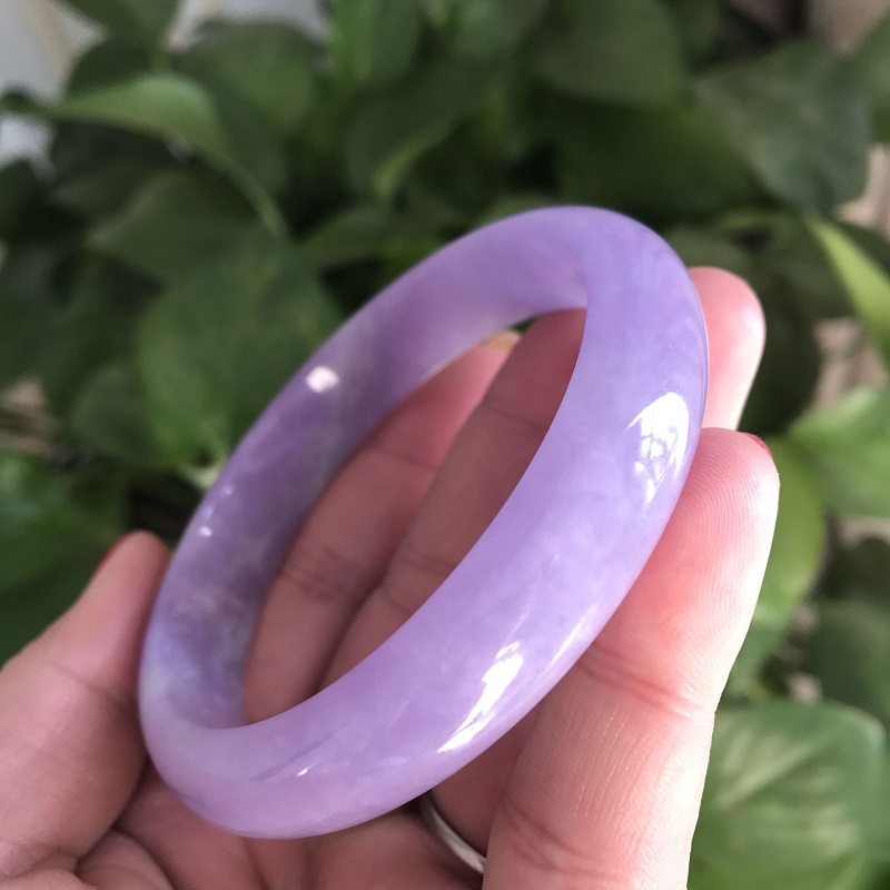 Bạch ngọc ánh tím sự hòa quyện giữa tình yêu và quyền lực