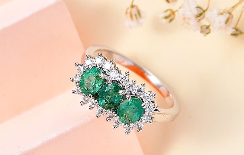 Nhẫn kết hợp ngọc độc đáo, sang trọng