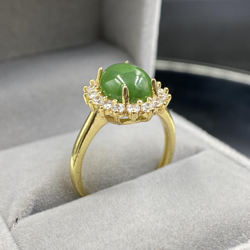 Nhẫn ngọc bích phong cách quiet luxury