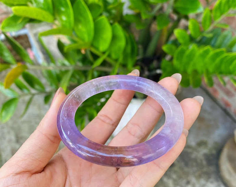 Đá thạch anh tím giúp cân bằng năng lượng và cải thiện sức khỏe tinh thần cho người mệnh Hỏa